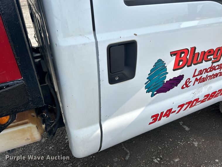 image for item NQ9875 2010 Ford F350 Super Duty XL  flatbed pickup truck