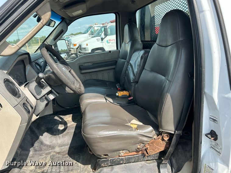 image for item NQ9875 2010 Ford F350 Super Duty XL  flatbed pickup truck