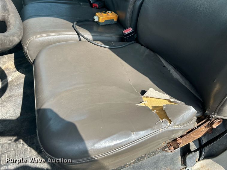 image for item NQ9875 2010 Ford F350 Super Duty XL  flatbed pickup truck