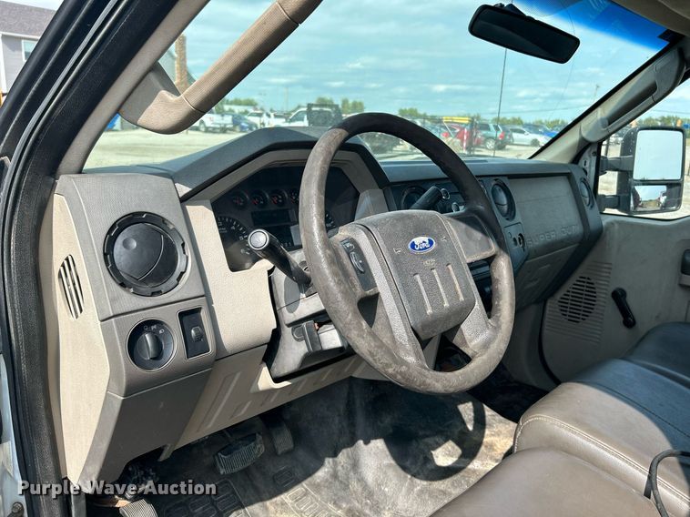 image for item NQ9875 2010 Ford F350 Super Duty XL  flatbed pickup truck