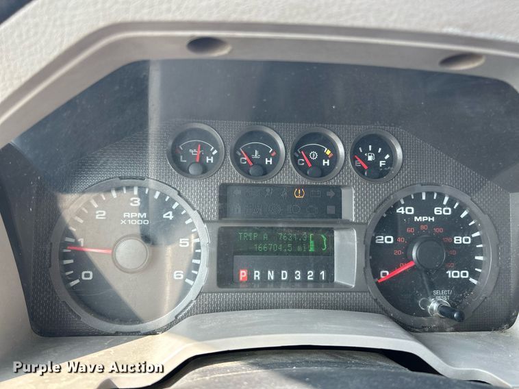 image for item NQ9875 2010 Ford F350 Super Duty XL  flatbed pickup truck