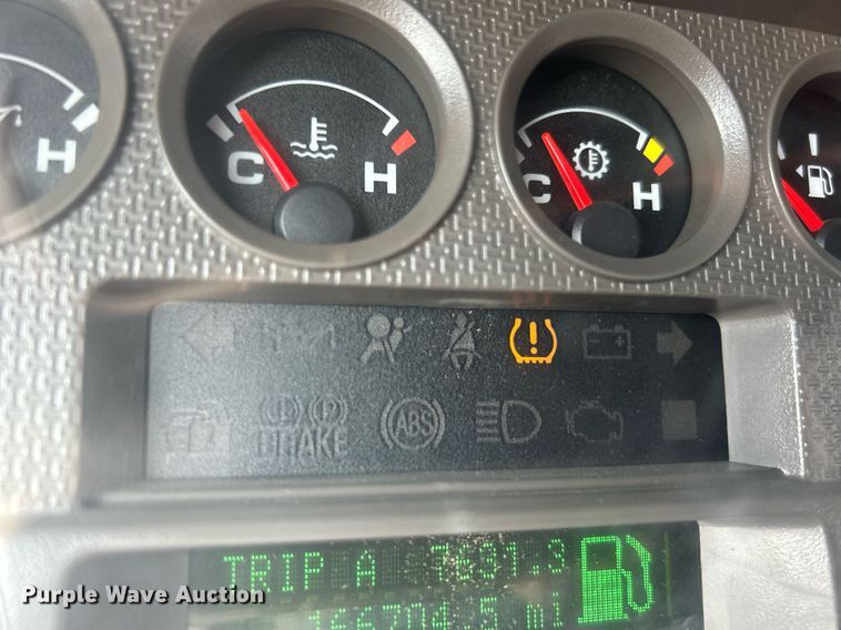 image for item NQ9875 2010 Ford F350 Super Duty XL  flatbed pickup truck