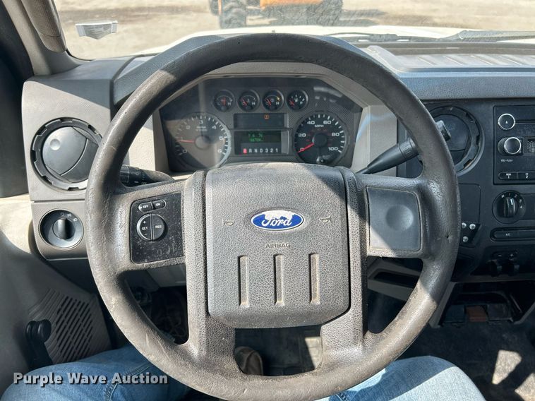 image for item NQ9875 2010 Ford F350 Super Duty XL  flatbed pickup truck