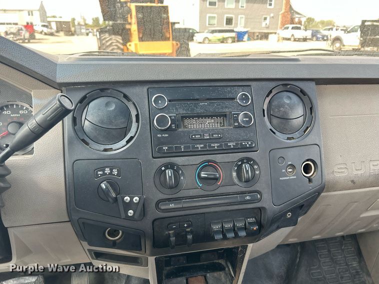 image for item NQ9875 2010 Ford F350 Super Duty XL  flatbed pickup truck