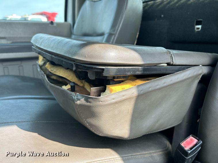 image for item NQ9875 2010 Ford F350 Super Duty XL  flatbed pickup truck