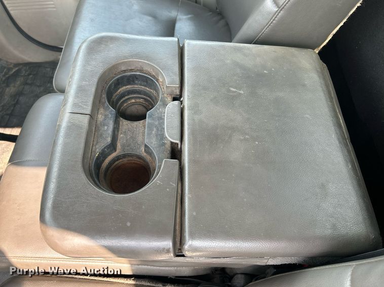 image for item NQ9875 2010 Ford F350 Super Duty XL  flatbed pickup truck