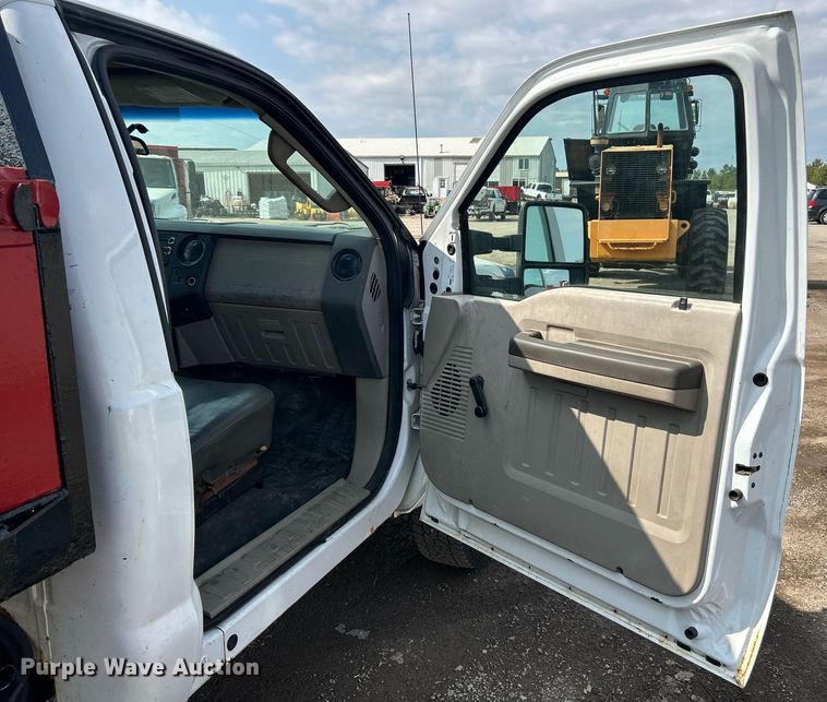 image for item NQ9875 2010 Ford F350 Super Duty XL  flatbed pickup truck