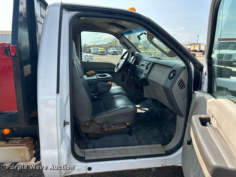 image for item NQ9875 2010 Ford F350 Super Duty XL  flatbed pickup truck