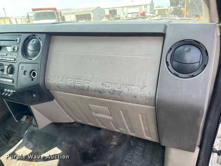 image for item NQ9875 2010 Ford F350 Super Duty XL  flatbed pickup truck