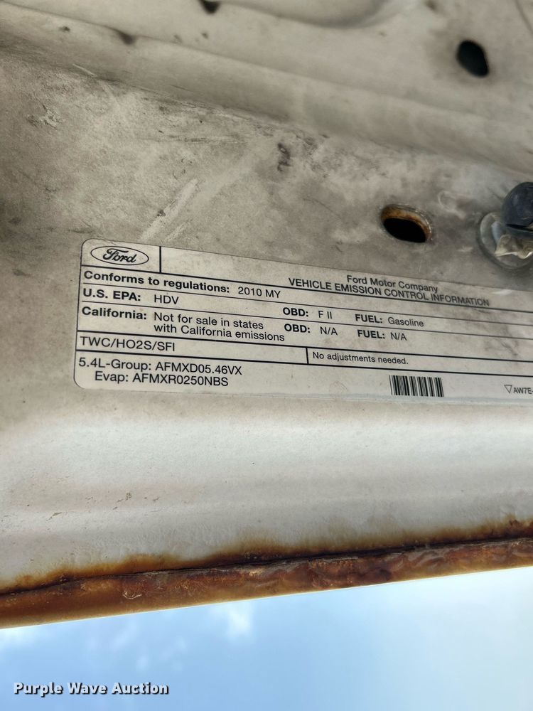 image for item NQ9875 2010 Ford F350 Super Duty XL  flatbed pickup truck