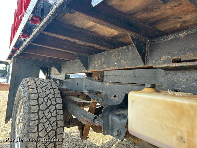 image for item NQ9875 2010 Ford F350 Super Duty XL  flatbed pickup truck