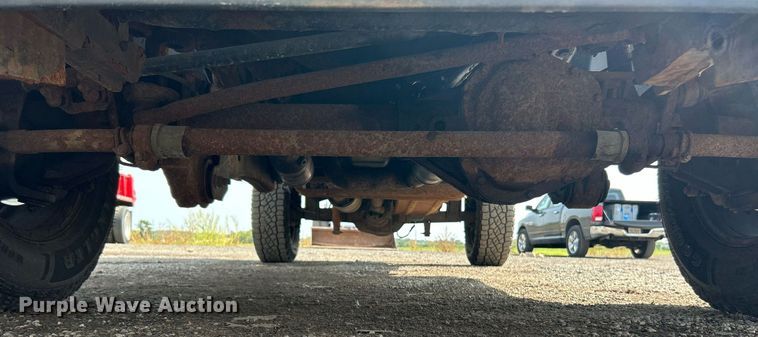 image for item NQ9875 2010 Ford F350 Super Duty XL  flatbed pickup truck