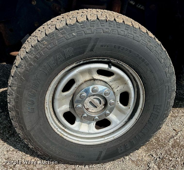 image for item NQ9875 2010 Ford F350 Super Duty XL  flatbed pickup truck