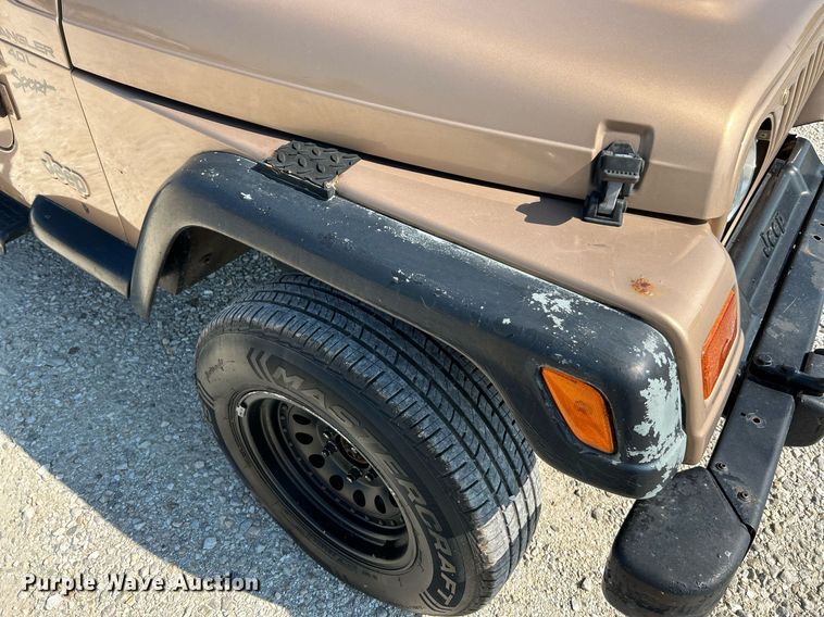 image for item NQ9878 1999 Jeep Wrangler Sport  SUV