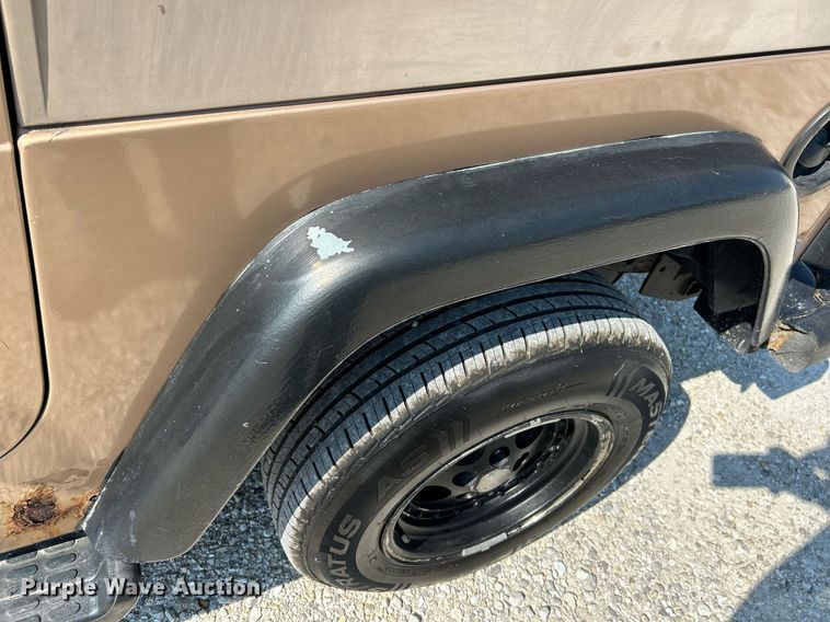 image for item NQ9878 1999 Jeep Wrangler Sport  SUV