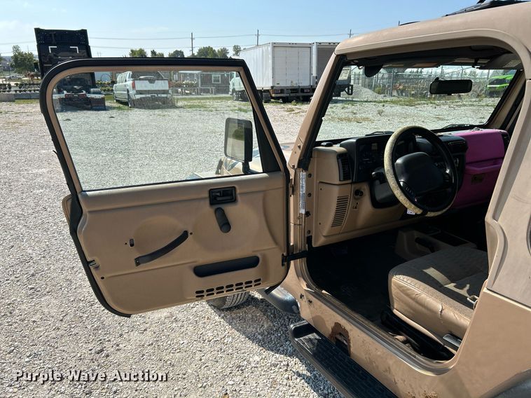 image for item NQ9878 1999 Jeep Wrangler Sport  SUV