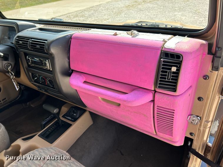 image for item NQ9878 1999 Jeep Wrangler Sport  SUV