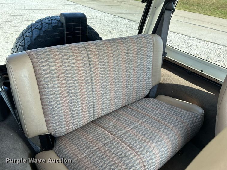 image for item NQ9878 1999 Jeep Wrangler Sport  SUV