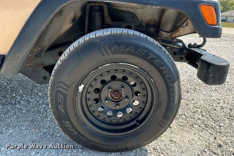 image for item NQ9878 1999 Jeep Wrangler Sport  SUV