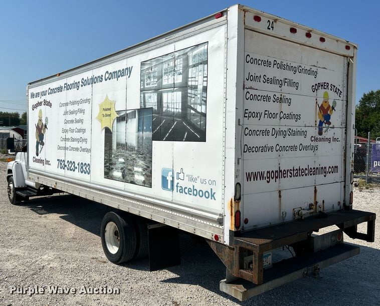 image for item NQ9879 2007 GMC C5  box truck