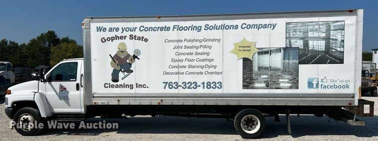 image for item NQ9879 2007 GMC C5  box truck
