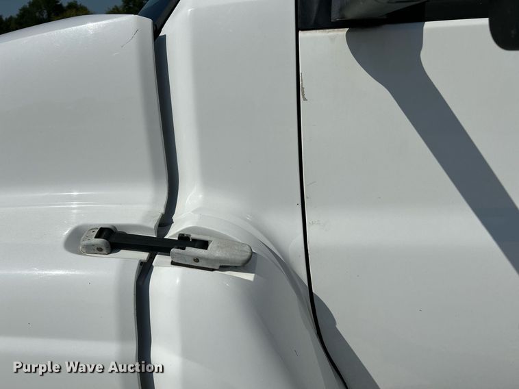 image for item NQ9879 2007 GMC C5  box truck