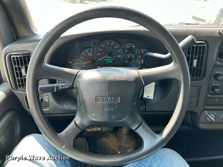 image for item NQ9879 2007 GMC C5  box truck