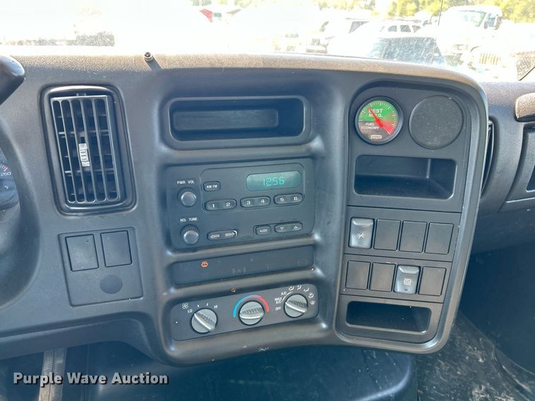 image for item NQ9879 2007 GMC C5  box truck