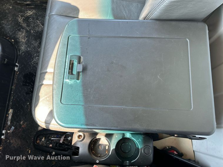 image for item NQ9879 2007 GMC C5  box truck