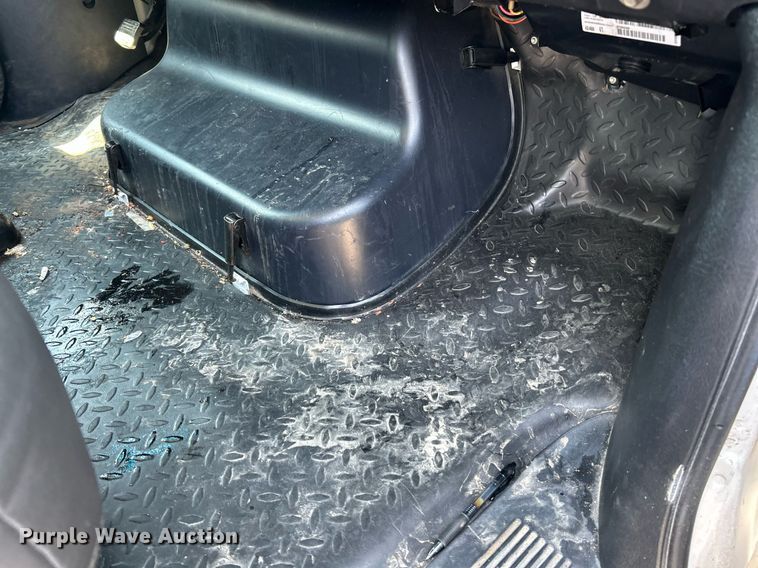 image for item NQ9879 2007 GMC C5  box truck