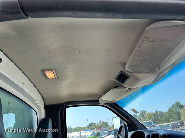 image for item NQ9879 2007 GMC C5  box truck