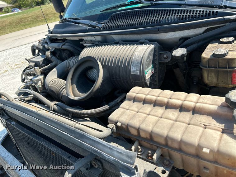 image for item NQ9879 2007 GMC C5  box truck