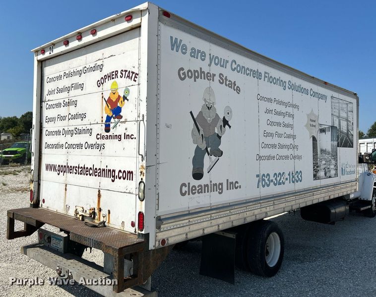 image for item NQ9879 2007 GMC C5  box truck