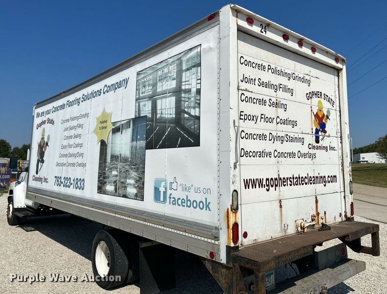 image for item NQ9879 2007 GMC C5  box truck