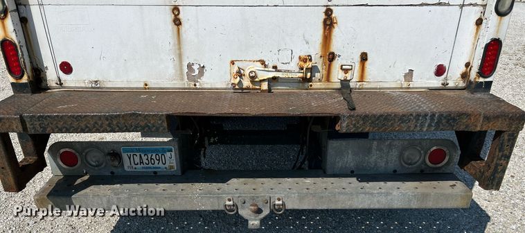 image for item NQ9879 2007 GMC C5  box truck