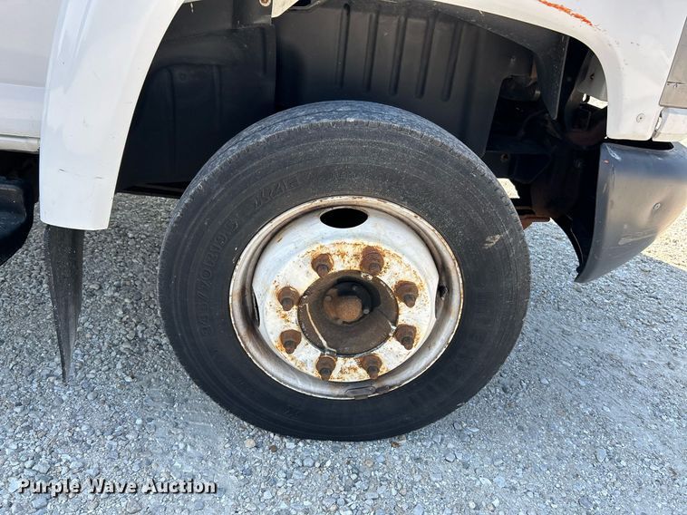 image for item NQ9879 2007 GMC C5  box truck