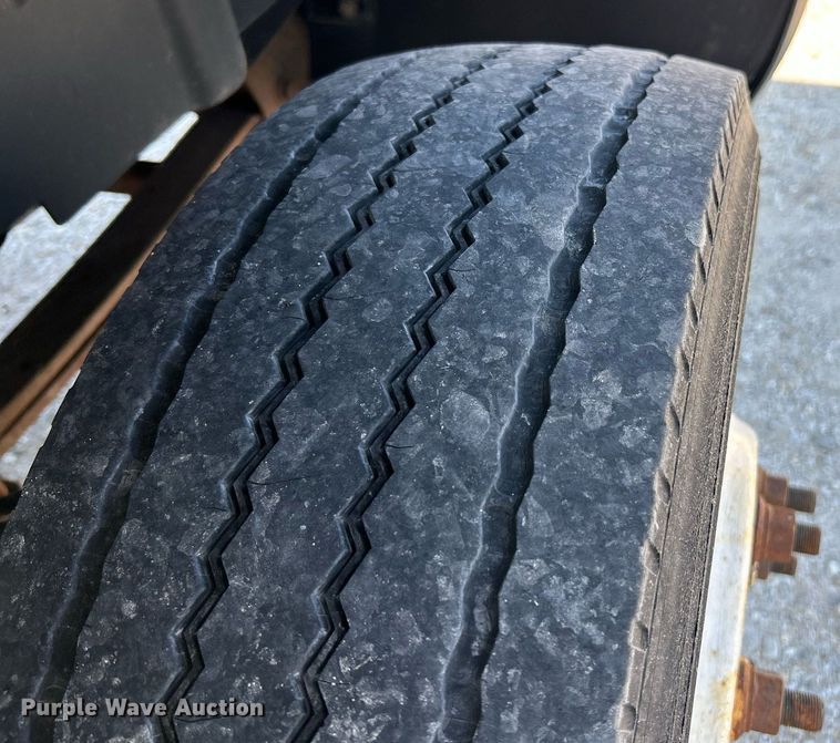 image for item NQ9879 2007 GMC C5  box truck