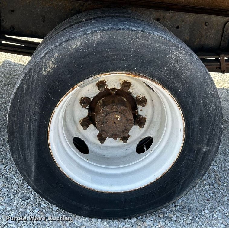 image for item NQ9879 2007 GMC C5  box truck