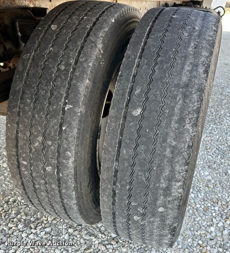 image for item NQ9879 2007 GMC C5  box truck