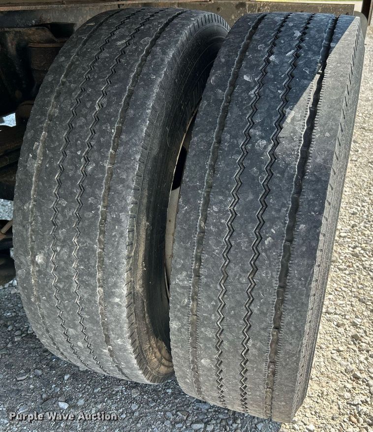 image for item NQ9879 2007 GMC C5  box truck