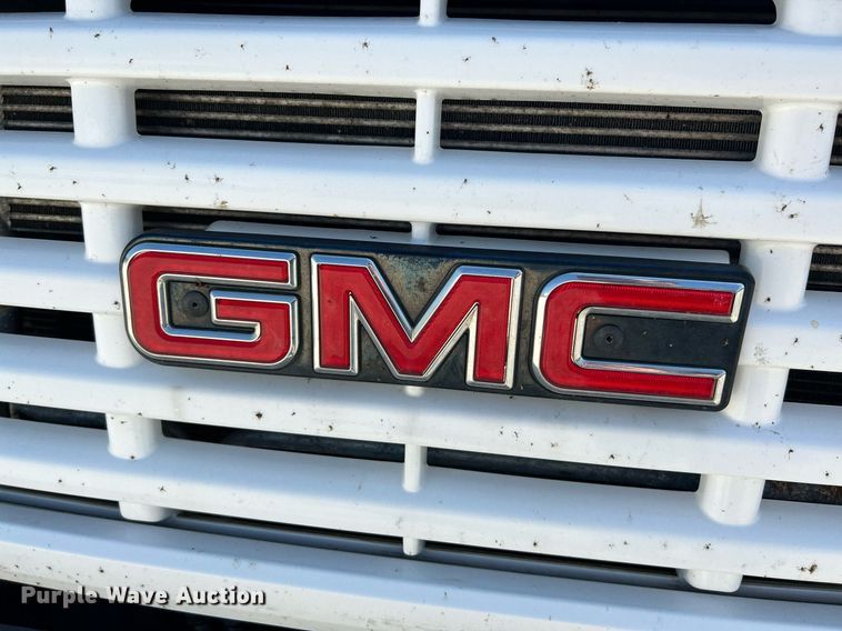 image for item NQ9879 2007 GMC C5  box truck