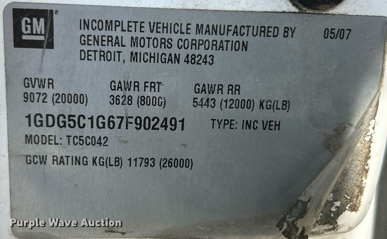 image for item NQ9879 2007 GMC C5  box truck