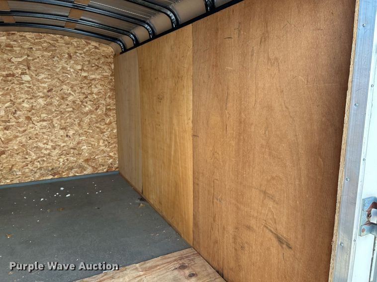 image for item NQ9880 1994 Play-Mor  enclosed cargo trailer