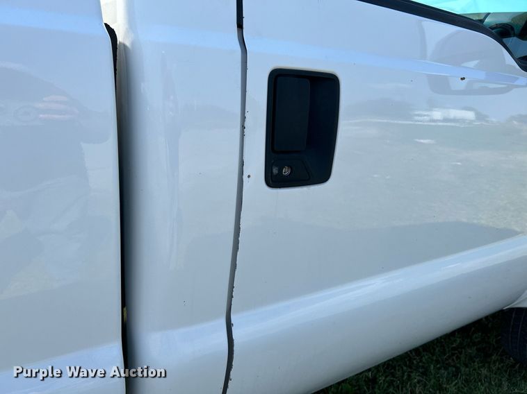 image for item NQ9882 2008 Ford F350 Super Duty XL  pickup truck