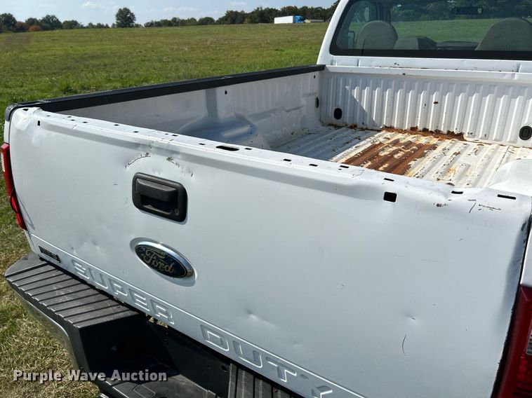 image for item NQ9882 2008 Ford F350 Super Duty XL  pickup truck