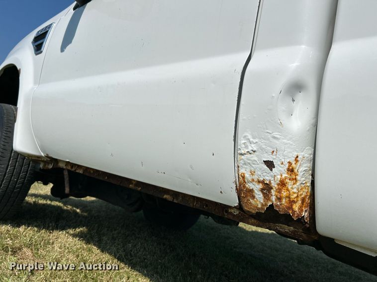 image for item NQ9882 2008 Ford F350 Super Duty XL  pickup truck