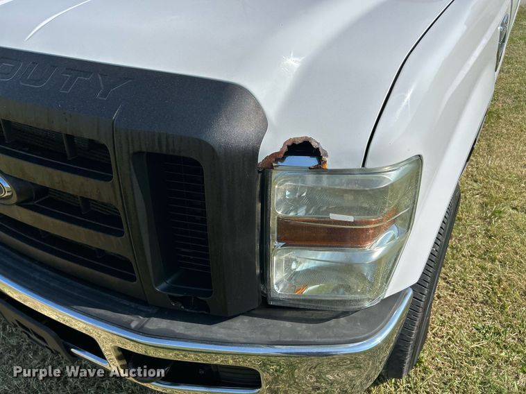 image for item NQ9882 2008 Ford F350 Super Duty XL  pickup truck