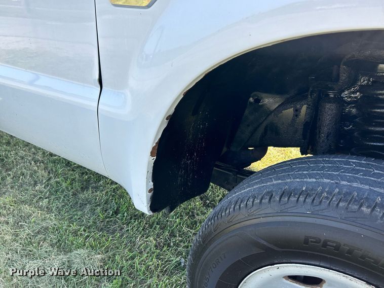 image for item NQ9882 2008 Ford F350 Super Duty XL  pickup truck