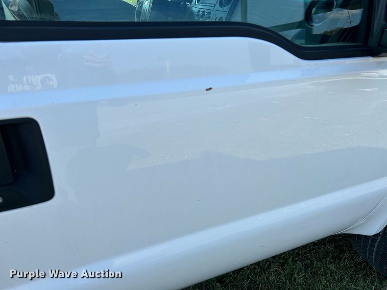 image for item NQ9882 2008 Ford F350 Super Duty XL  pickup truck