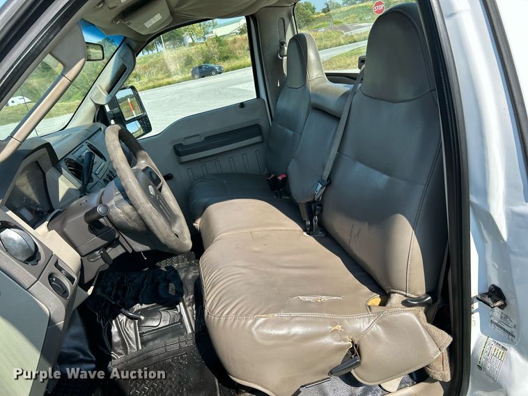 image for item NQ9882 2008 Ford F350 Super Duty XL  pickup truck